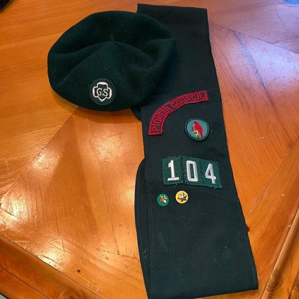 Vintage Kids Youth Girl Scout Wool Kangol Beret Patches & Sash With Pins Patch